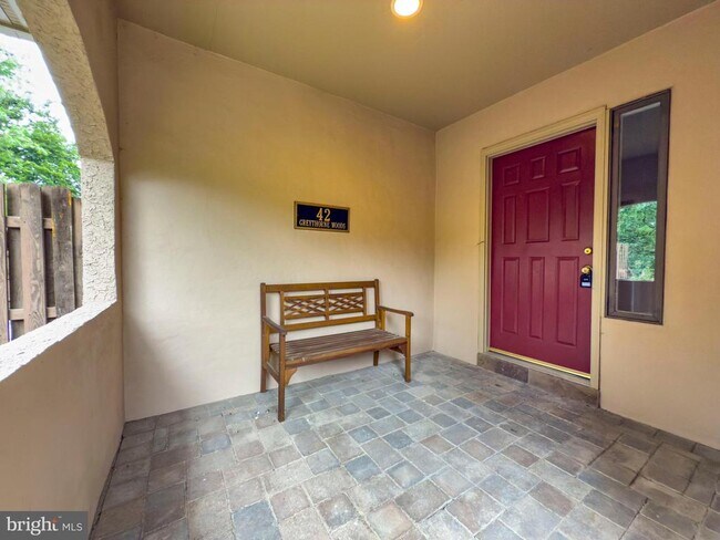 Building Photo - 42 Greythorne Woods Cir