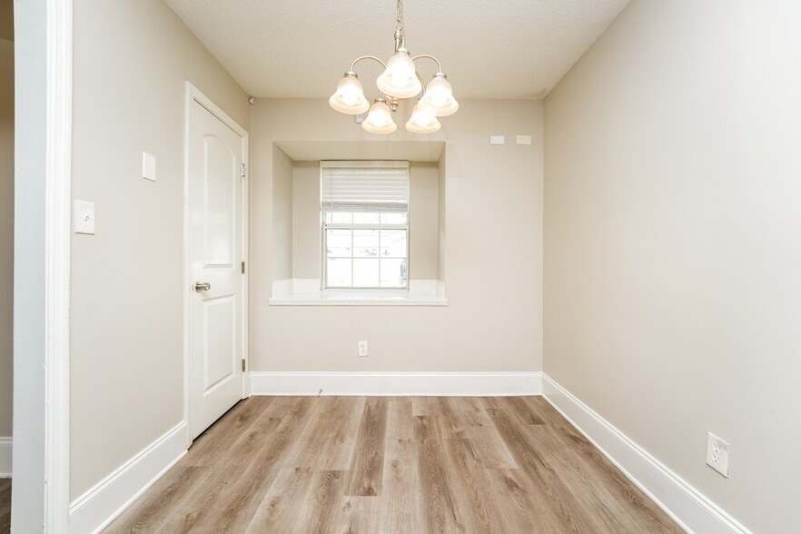 Building Photo - 1959 Corners Cir