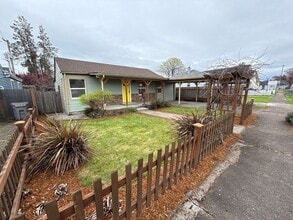 Building Photo - 1070 SW 16th Ave