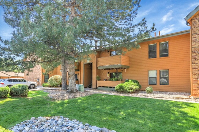 Building Photo - $1,895 - 2 Bed, 2 Bath Condo in Lakewood w...