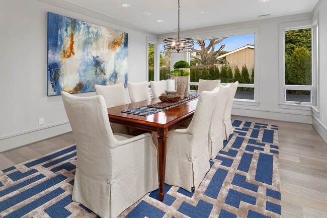Building Photo - 6Bd/6.5Ba Clyde Hill House