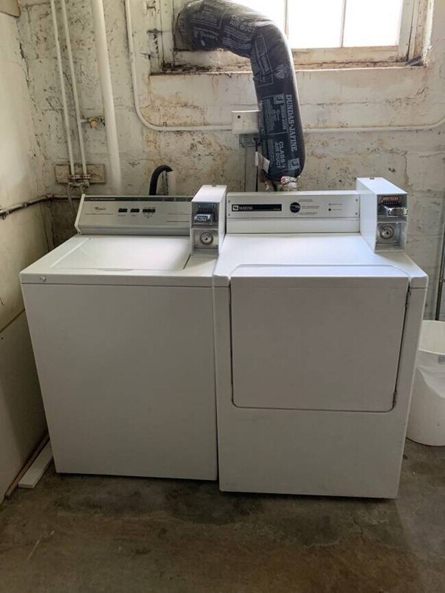 Building Photo - Como