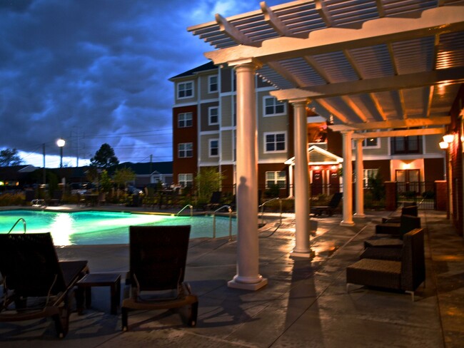 Building Photo - A2 | 1 Bed 1.5 Bath | 881 sf