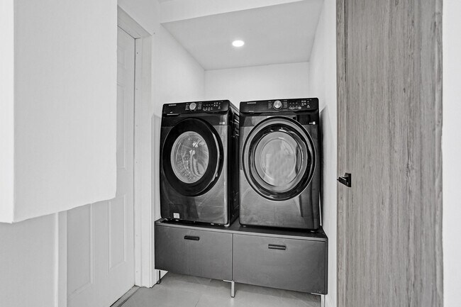 Building Photo - 6700 E Tropical Way