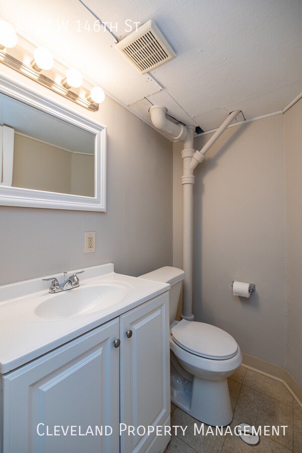 Building Photo - Beautifully Renovated Bungalow