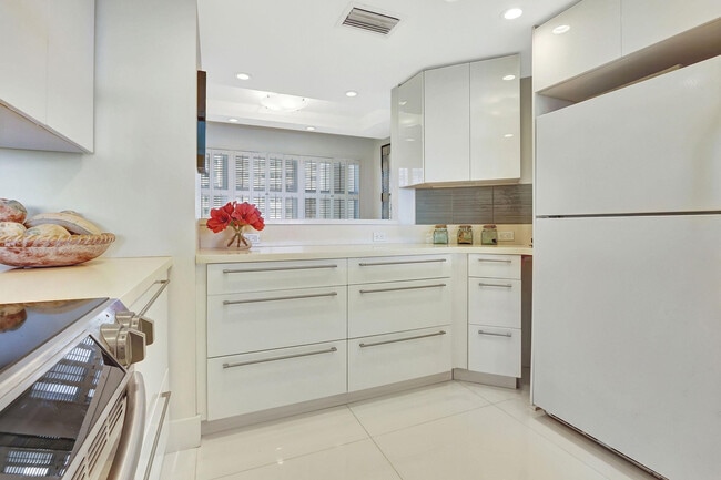 Building Photo - 2000 S Ocean Dr