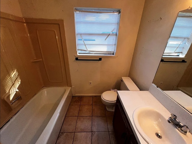 Building Photo - 165 Greenforest Trail