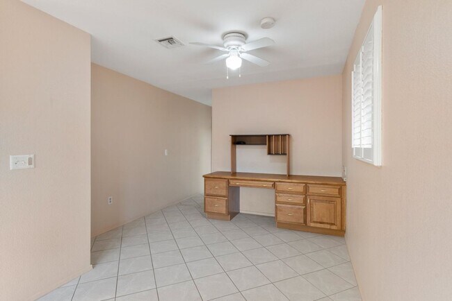 Building Photo - Gorgeous 2 Bed 2 Bath Single Story home in...