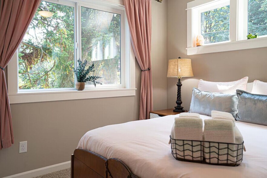 Building Photo - 2847 NE 178th St