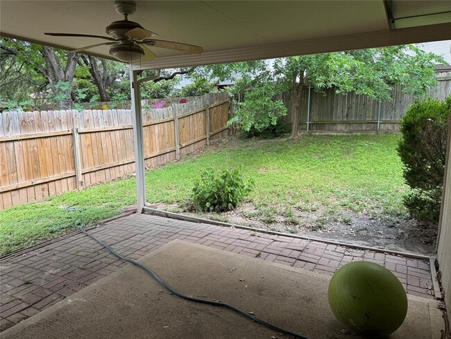 Building Photo - 709 Shade Tree Dr