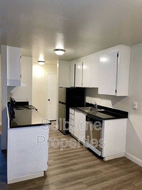 Building Photo - 121 41st St