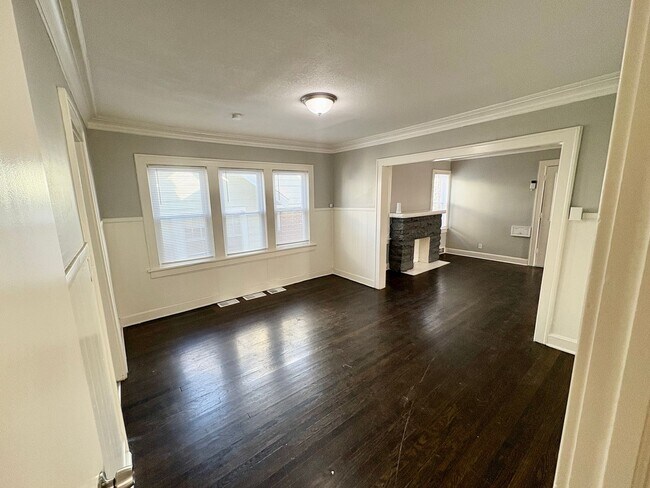 Building Photo - Spacious 2BR + Den with Hardwood Floors