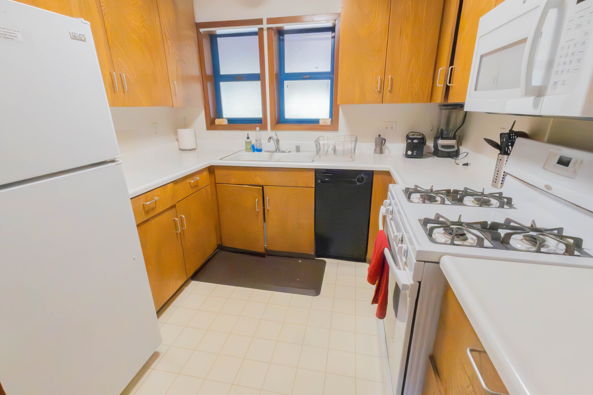 Building Photo - 207 3rd St