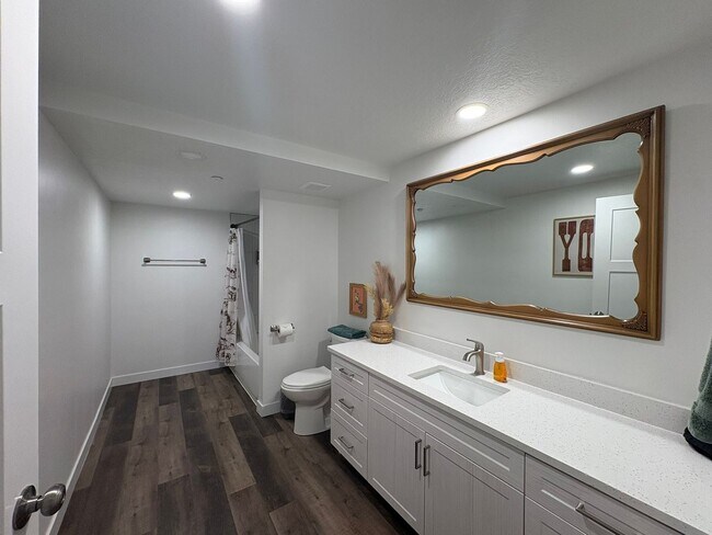 Building Photo - 380 Utah Ave