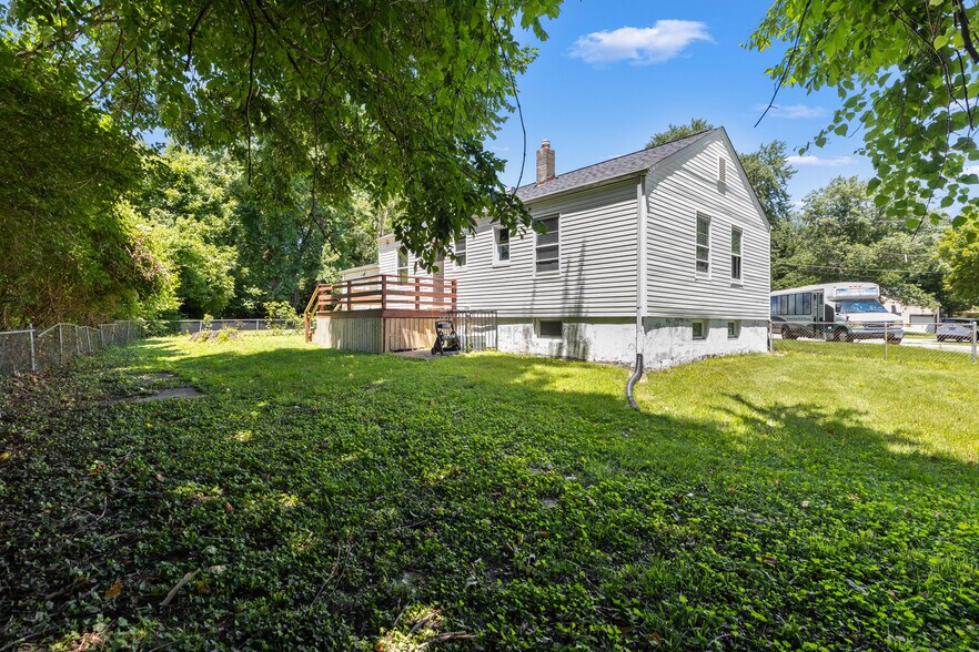 Building Photo - 5 Belleville Ct