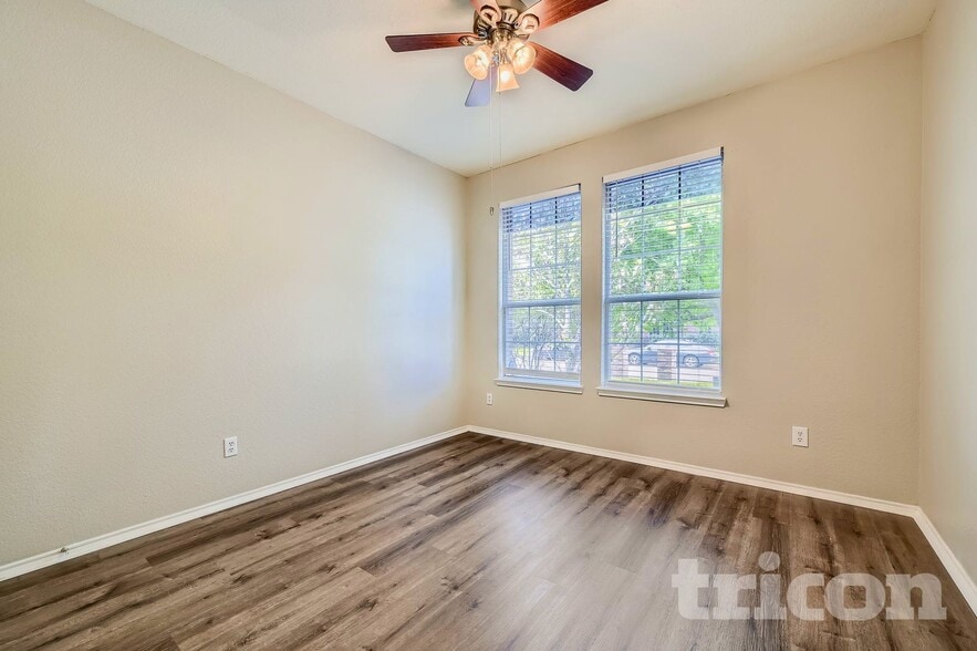 Building Photo - 103 Hollow Tree Dr