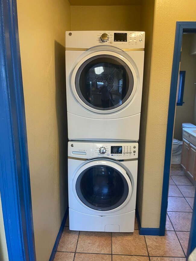 Building Photo - MASSIVE and Recently Renovated 3 Bed 2 Bath Home With Extra 1 Bed/Half Bath Bonus Cottage!