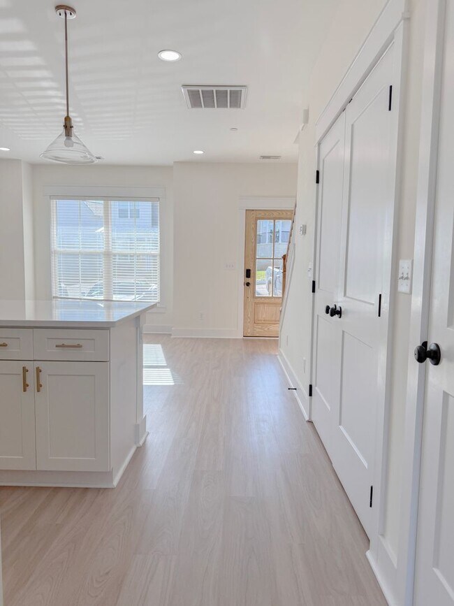 Building Photo - 2-Bedroom with Flex Room, Pool, and Pickleball Court in Cookeville