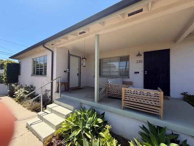 Building Photo - 235-237 Lynn Drive