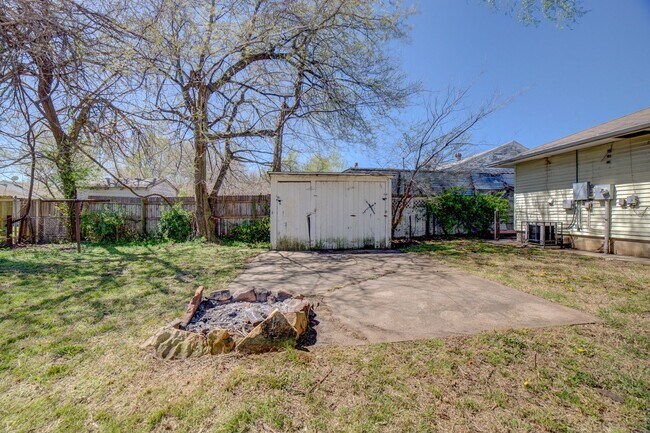 Building Photo - Recently Updated 3 Bed 1 Bath Rental Home