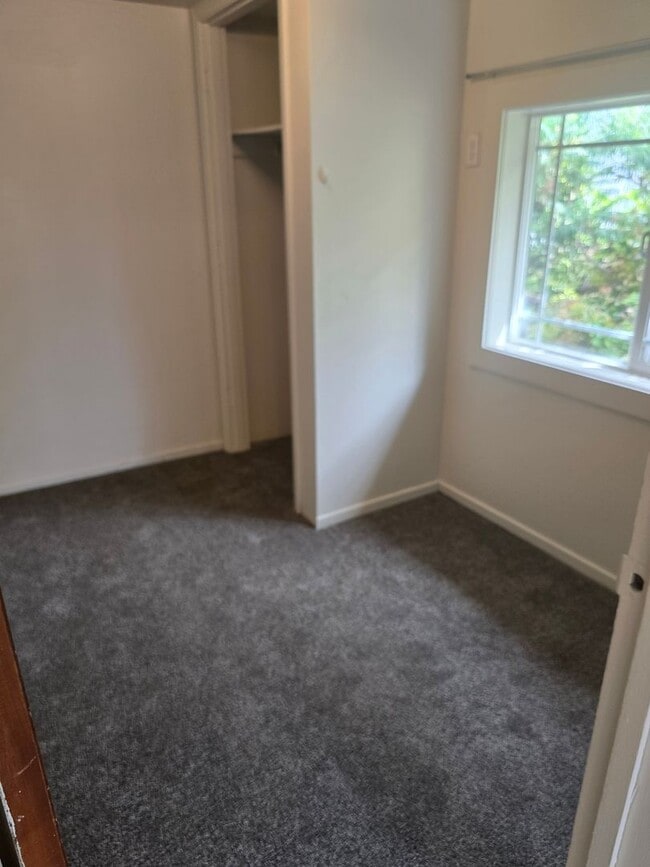 Building Photo - 3 bed 2 bath Family Home for Rent in Grant...