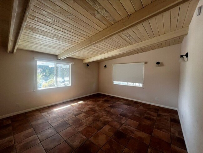 Building Photo - 1701 Calzada Ave