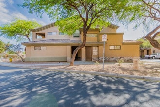 Building Photo - 705 W Queen Creek Rd