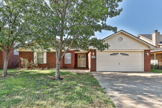 Building Photo - Large 3/2/2 with tons of storage space!