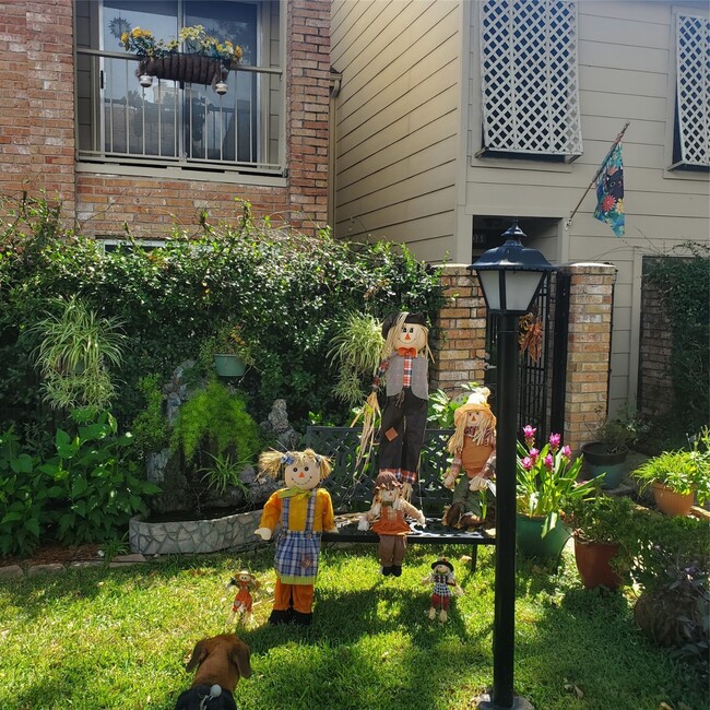 Building Photo - 726 Country Pl Dr