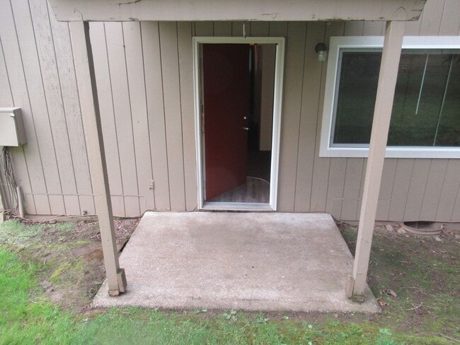 Building Photo - 3351 Willow Ct SE