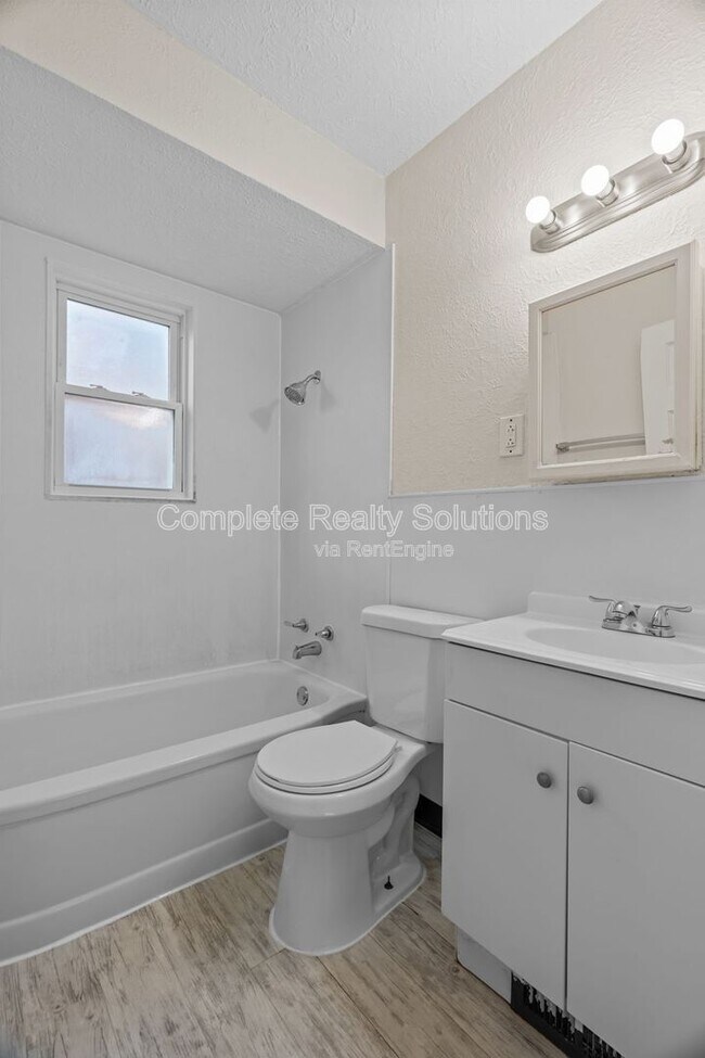 Building Photo - 1258 Grant Dr