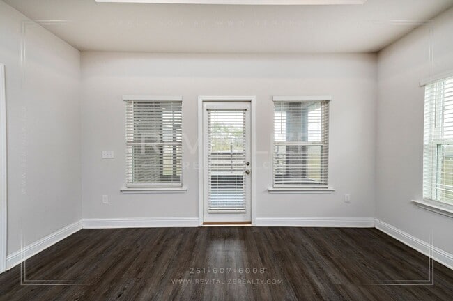 Building Photo - Modern 4BR 2 BA Home in Spanish Fort