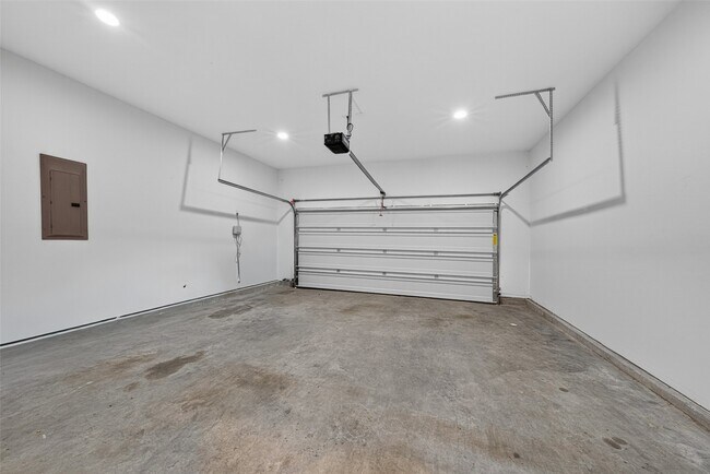 Building Photo - 19202 Presa Canyon Dr