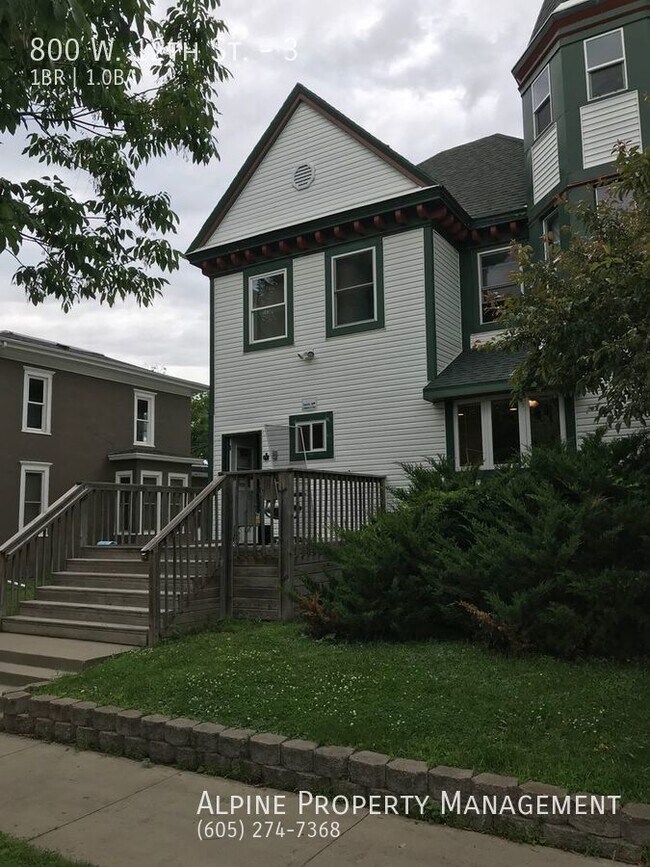 Building Photo - Completely Renovated 1 Bedroom Apartment!!