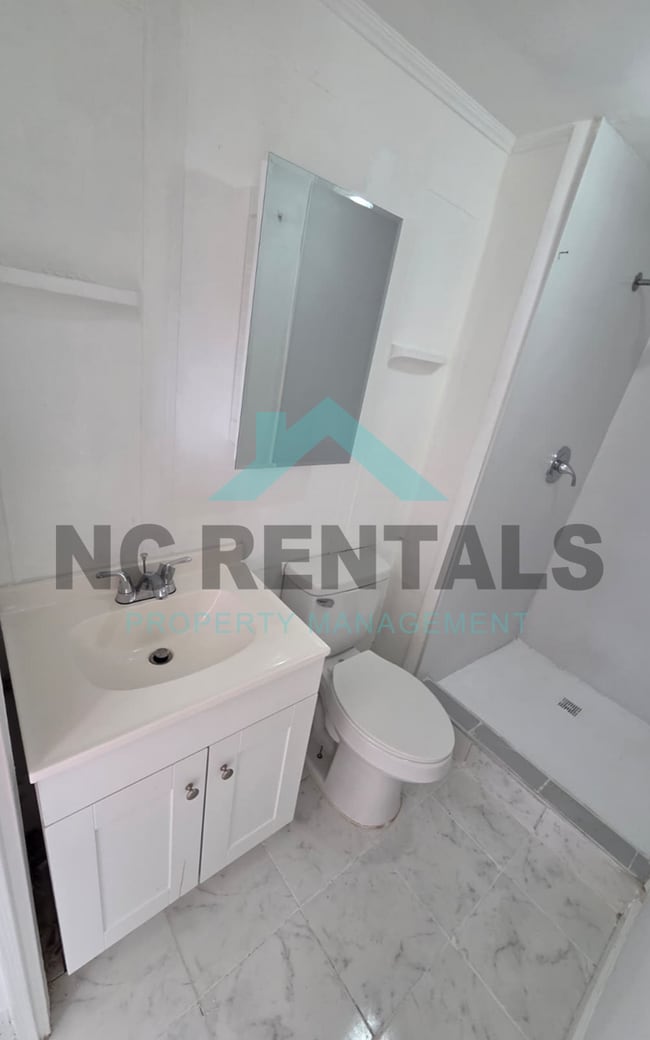 Building Photo - 613 Quarry St