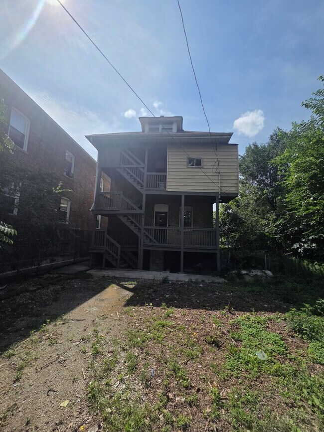 Building Photo - 2910 E 87th St