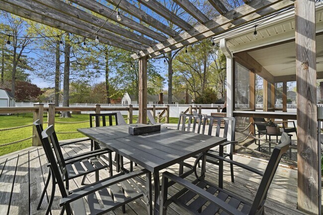 Building Photo - 5 Bedroom Home in Western Branch
