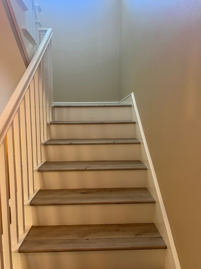 Building Photo - Modern 2-Bed, 2.5-Bath Townhome in Gardena – Stylish Living with Spacious Comfort!