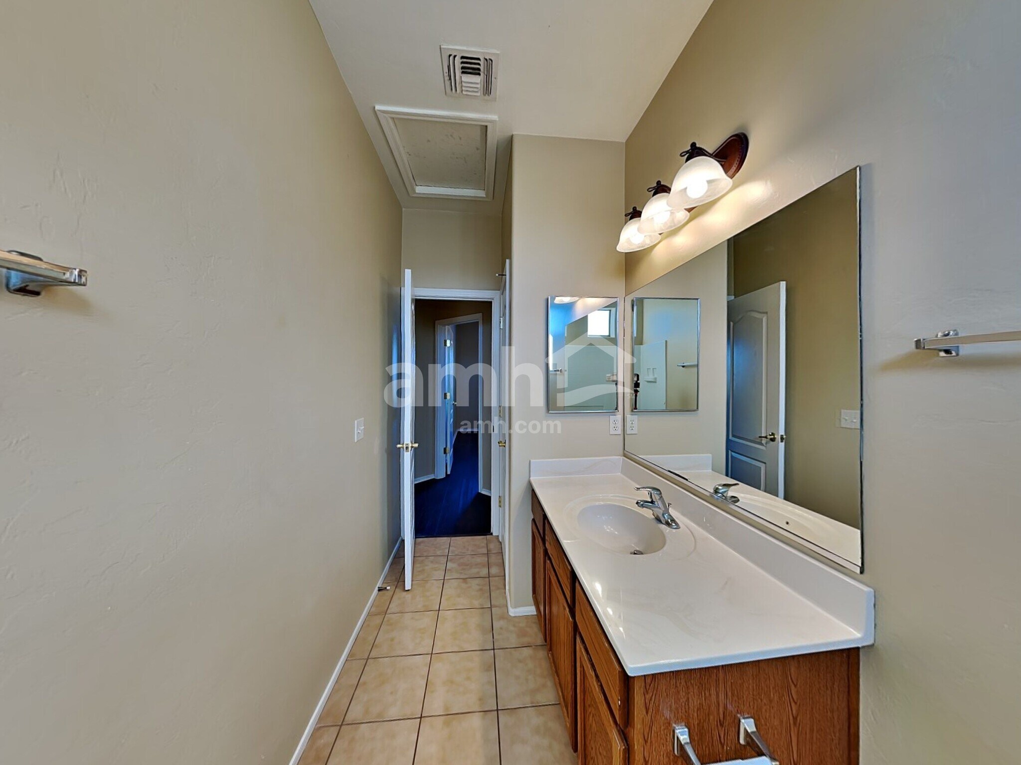 Building Photo - 7556 W Ranchers Dr