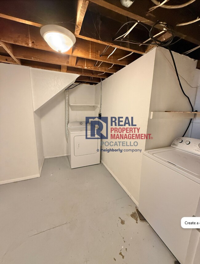 Building Photo - 824 E Bonneville St