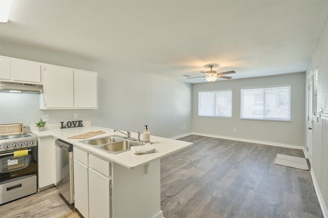 Building Photo - 26 Harbour Row Dr