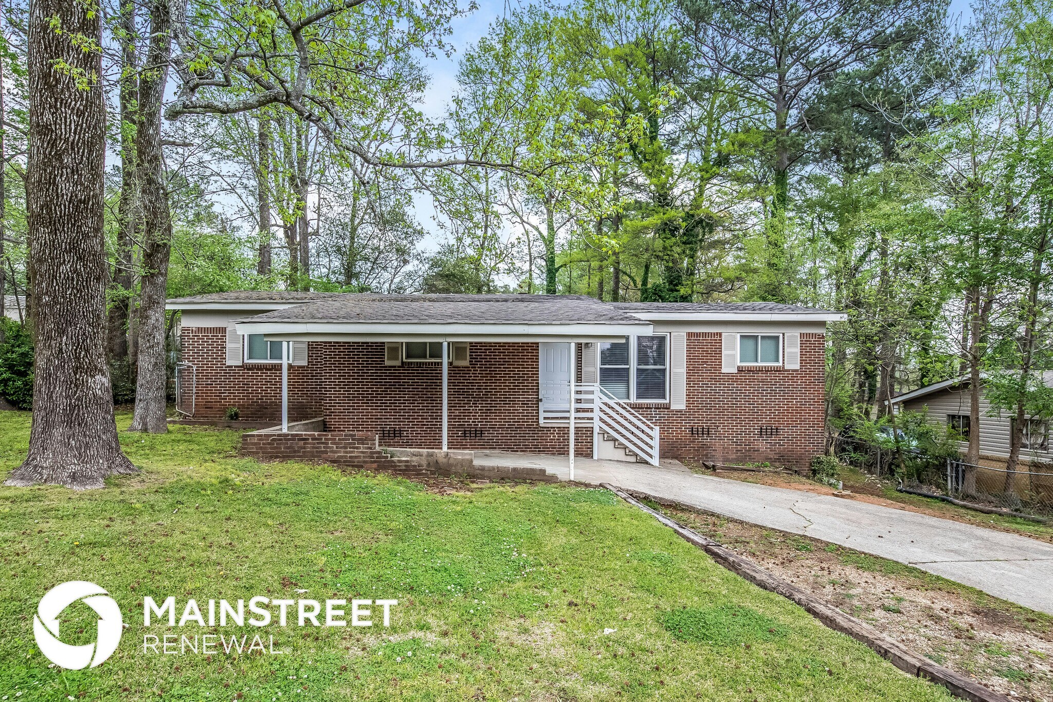 Building Photo - 1309 Lake Ln NE