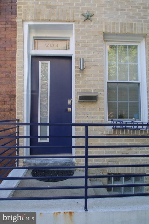 Building Photo - 703 S 17th St