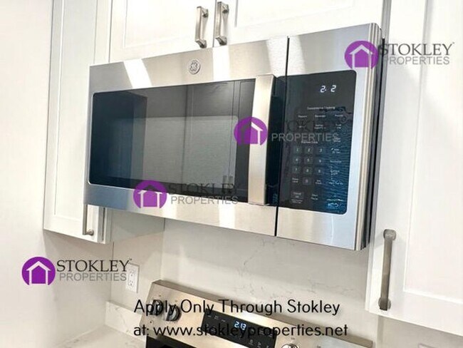 Building Photo - 1875 Queens Rd