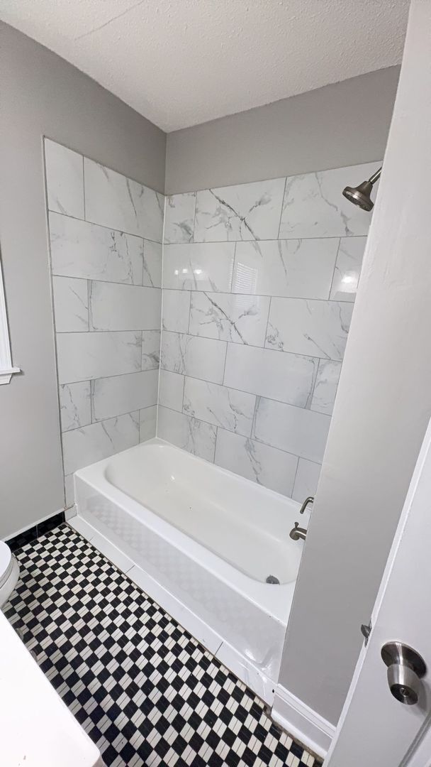 Building Photo - Charming 2 bedroom, 1 bathroom duplex