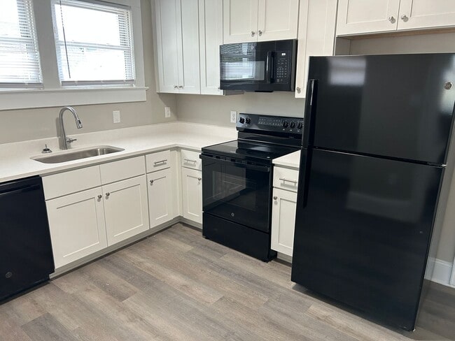 Building Photo - 2423 N Patterson Ave