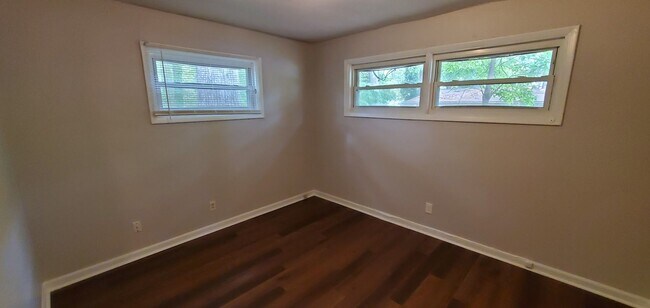 Building Photo - 3 bedroom 1 Bathroom House