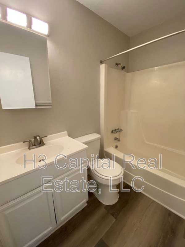 Building Photo - 420 Joseph Dr