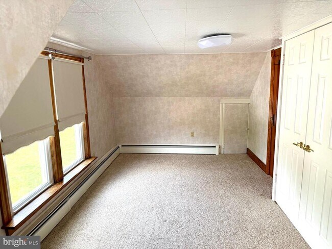Building Photo - 329 Tyrone St