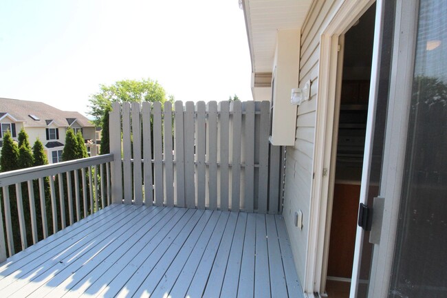Building Photo - 869 Camelot Ln